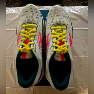 Brooks Adrenaline GTS 21 Sneakers- 9.5M/ Brand NEW!